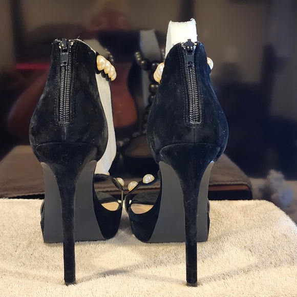 Heels - Picture 3 of 4